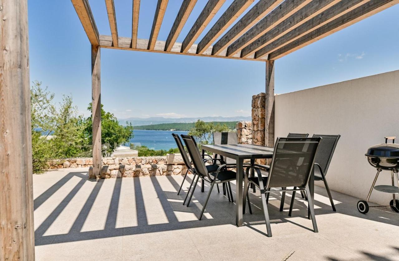 Apartment Flori With Sea View Malinska Exterior foto