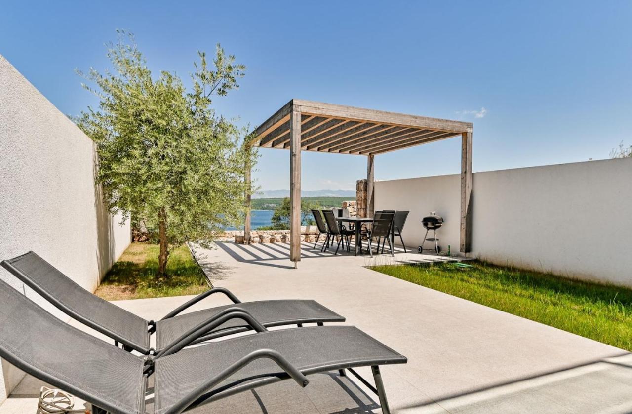 Apartment Flori With Sea View Malinska Exterior foto
