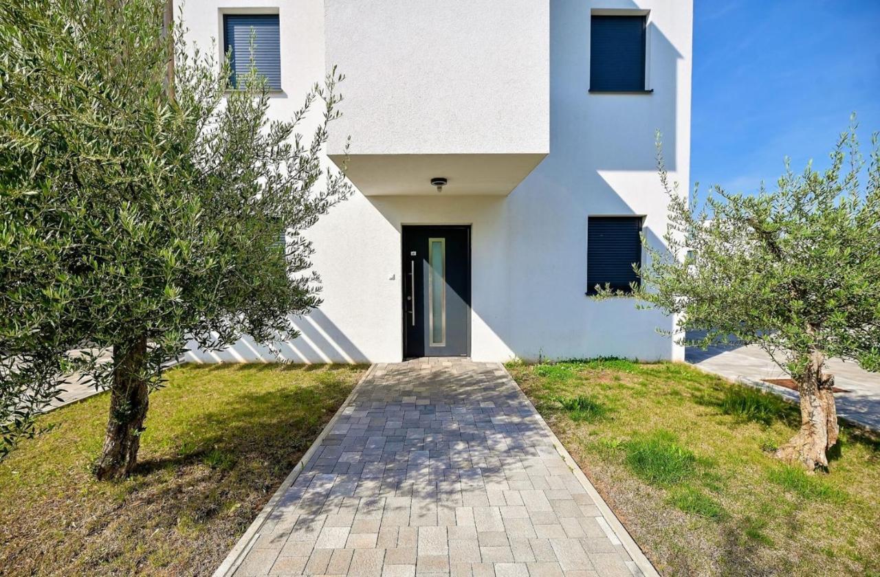 Apartment Flori With Sea View Malinska Exterior foto
