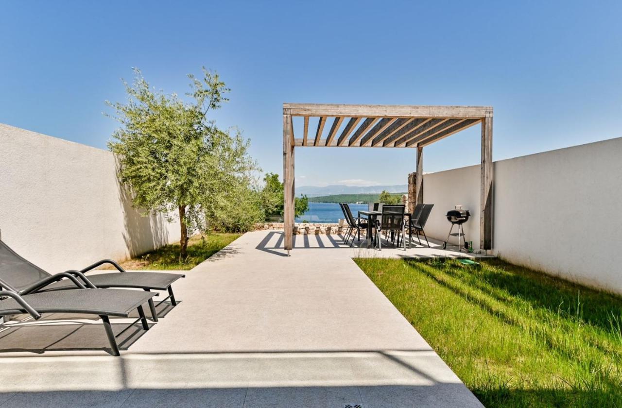 Apartment Flori With Sea View Malinska Exterior foto