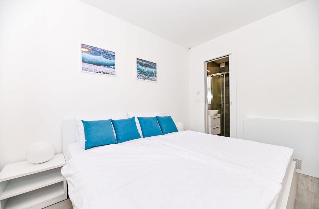 Apartment Flori With Sea View Malinska Exterior foto